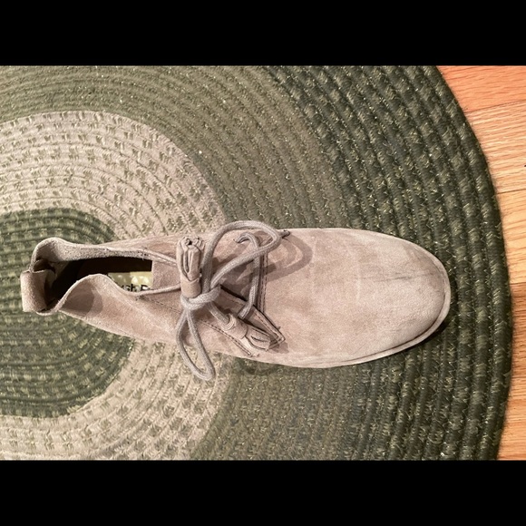 Not new with tags but hardly worn - Picture 3 of 6